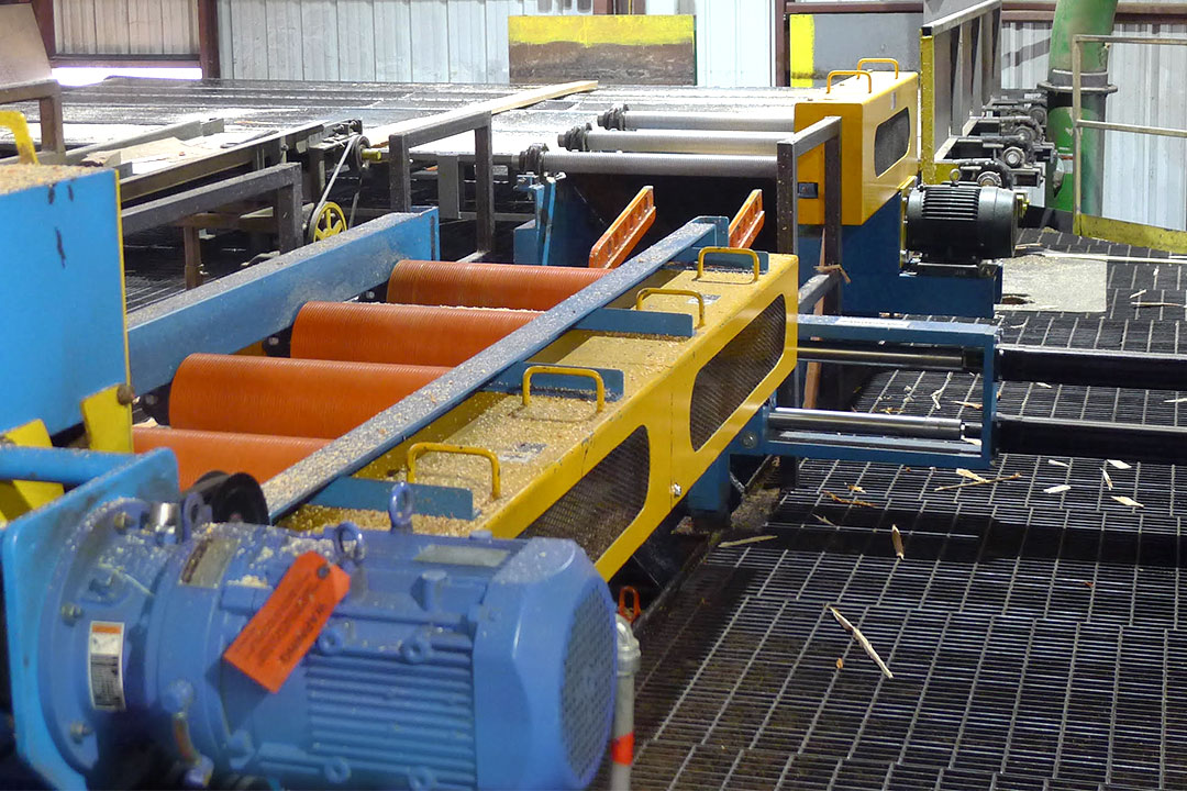 G Machine Company outfeed rollcase with paddle picker onsite at Woodgrain Independence Sawmill.